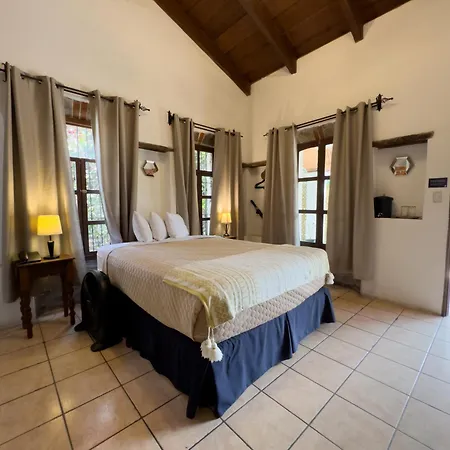 Hotel Cacique Real